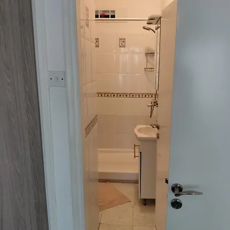 Queen Victoria Sea View * לרנקה