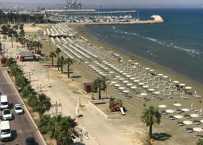 Queen Victoria Sea View