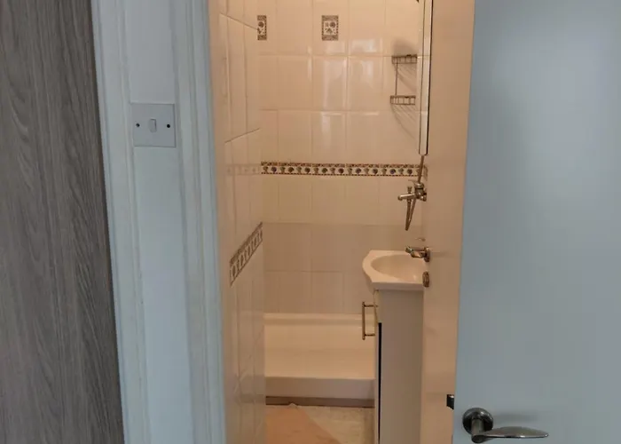 Queen Victoria Sea View * Larnaca