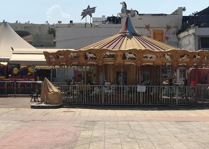 Queen Victoria Sea View דירה