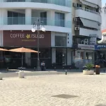 Queen Victoria Sea View アパート