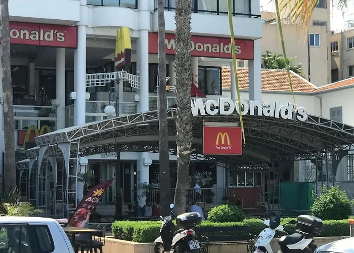 Апартаменты Queen Victoria Sea View